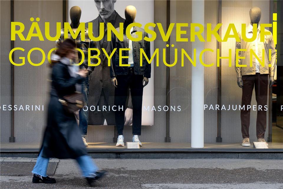 Ob Räumungsverkauf oder Rabattaktionen: Viele Händler umwerben die Kunden mit reduzierten Preisen.Sven Hoppe/dpa