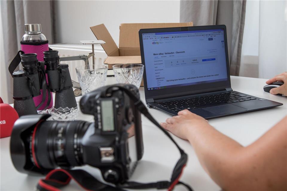 Ob bei Ebay, Vinted oder Instagram: Wer im Netz Geld verdient, sollte genau wissen, ab wann Steuern fällig werden.picture alliance/dpa/dpa-tmn