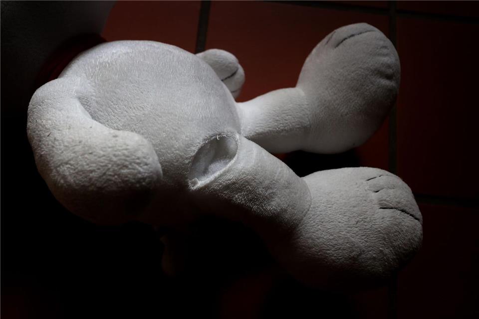 Ob das Kind bleibende Schäden hat, ist noch ungewiss. (Symbolbild)Karl-Josef Hildenbrand/dpa