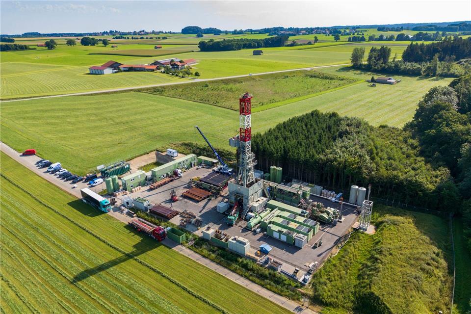 Ob die Probebohrung nach Erdgas in Reichling am Ammersee erfolgreich war, wird derzeit noch im Labor analysiert. In der Gemeinde sorgt die mögliche Förderung aber weiter für viel Unruhe - dabei geht es auch um die Sorge vor möglichen Enteignungen. (Archivbild)Peter Kneffel/dpa