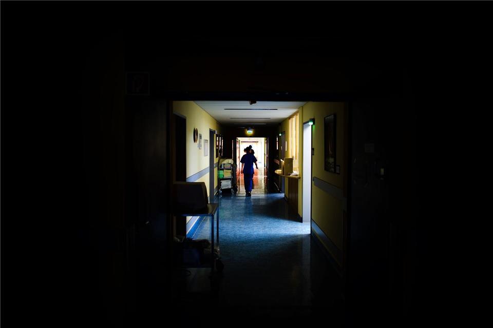 Ob durch die Zeitumstellung die verlorene Stunde hinten dran gehängt werden muss, hängt davon ab, was im Tarifvertrag oder in einer Betriebsvereinbarung steht.picture alliance/dpa/dpa-Zentralbild