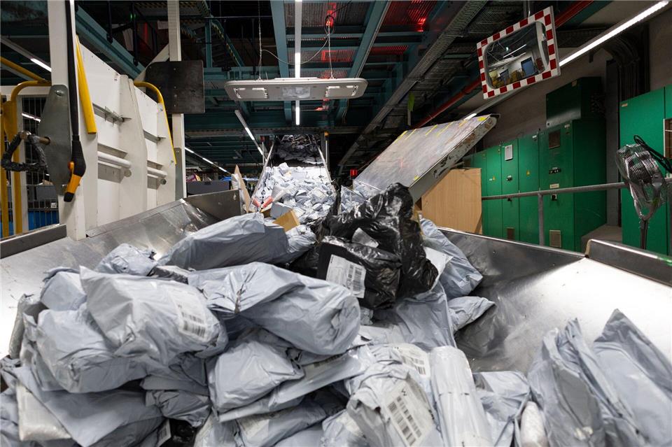 Ob günstige Produkte durch die neuen Vorgaben der EU teurer werden, dürfte abzuwarten bleiben.Hannes P Albert/dpa