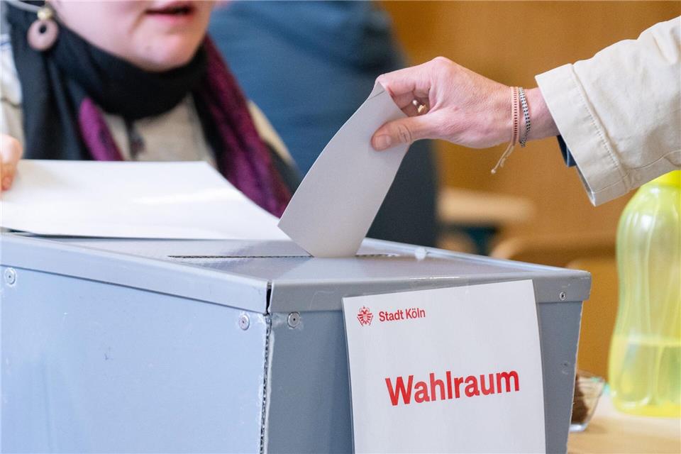 Ob in Siegen und Datteln nachgezählt werden muss, wird Thema in Wahlausschüssen. (Archivfoto)Benjamin Westhoff/dpa