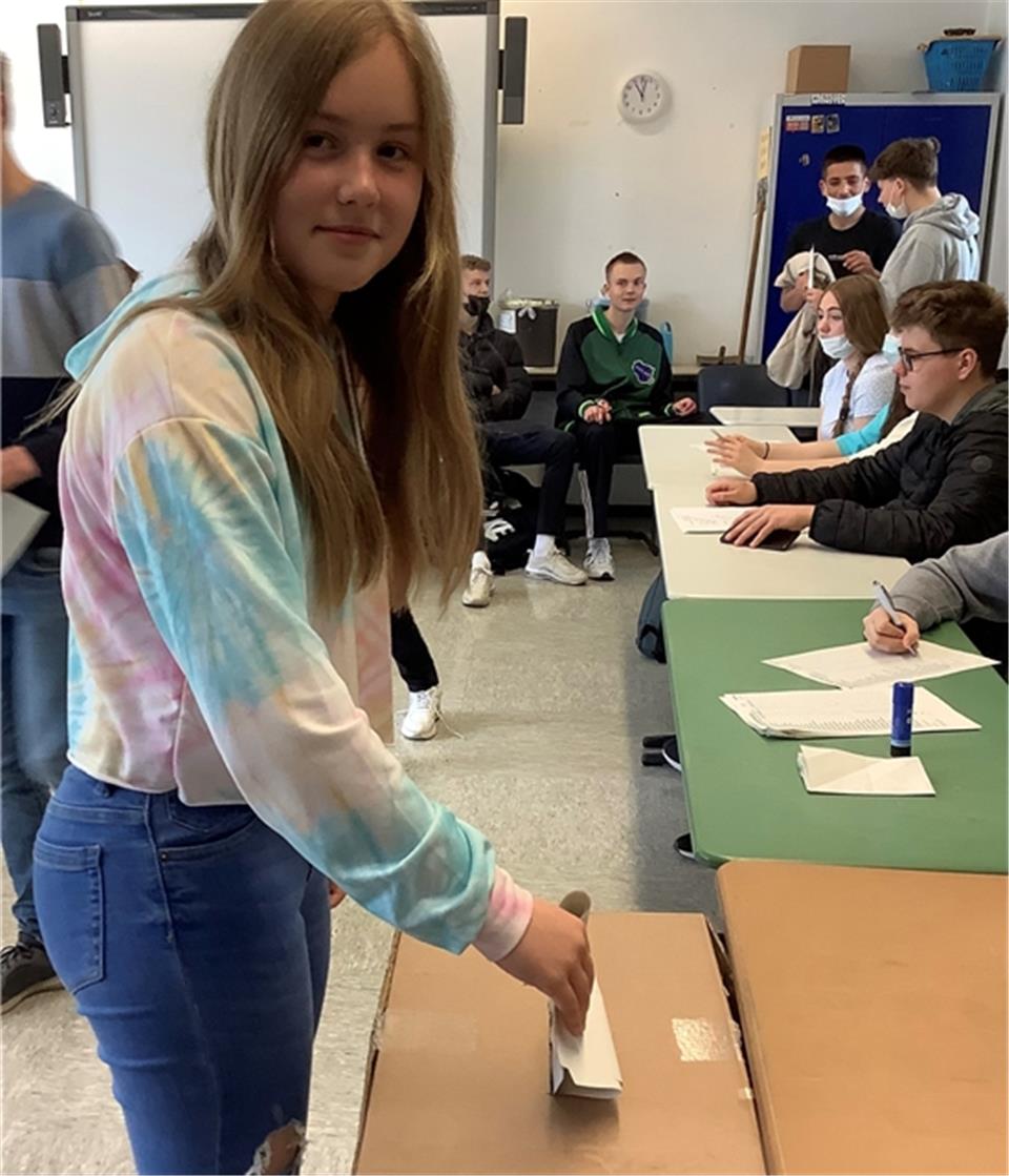 Ob jung oder schon etwas älter, der Wahlzettel zählt bei der Juniorwahl.