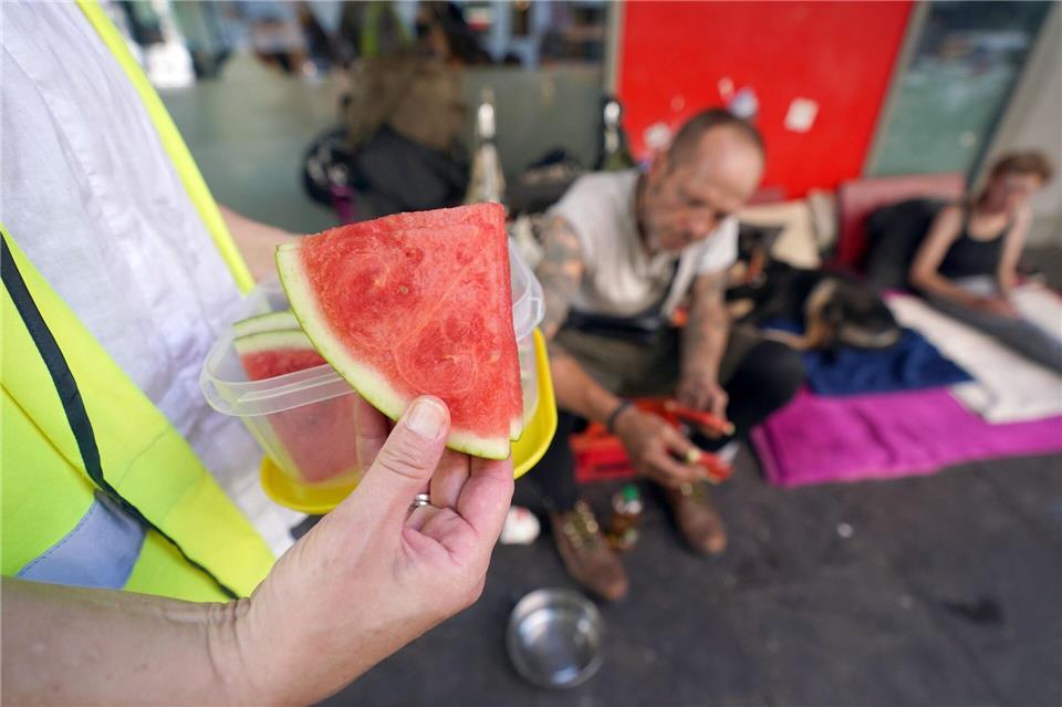 Obdachlose Menschen sind von heißen Tagen besonders betroffen. (Symbolbild)Marcus Brandt/dpa
