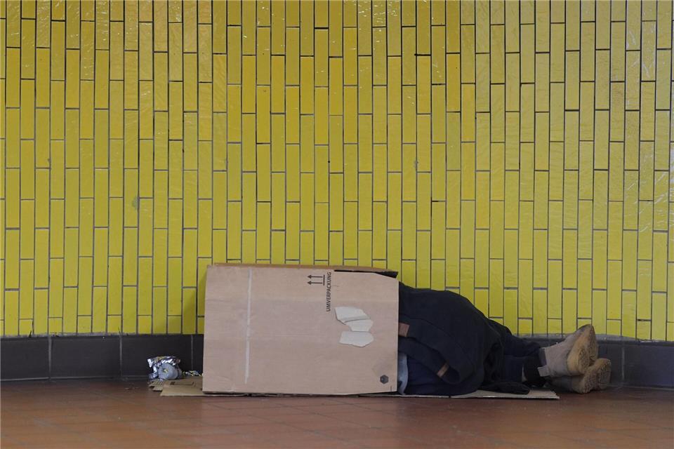 Obdachlose sind nach Angaben des Hamburger Senats oft anfälliger für Krankheiten.Marcus Brandt/dpa