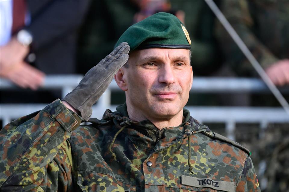 Oberst Marco Tkotz hat das Kommando über das Bundeswehr-Landeskommando Sachsen übernommen. Robert Michael/dpa