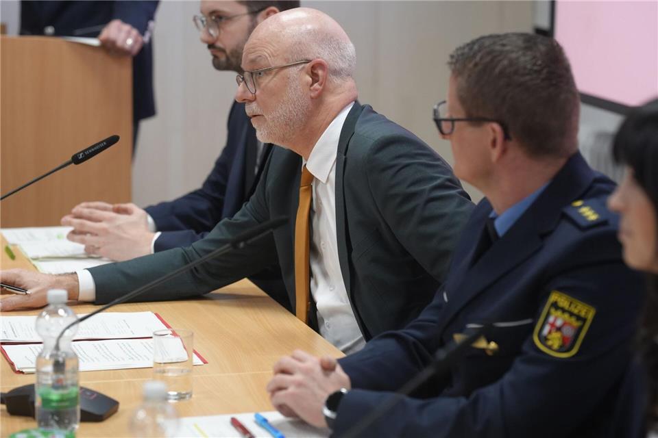 Oberstaatsanwalt Mario Mannweiler erläutert, warum die Ermittler von Mord ausgehen. Thomas Frey/dpa