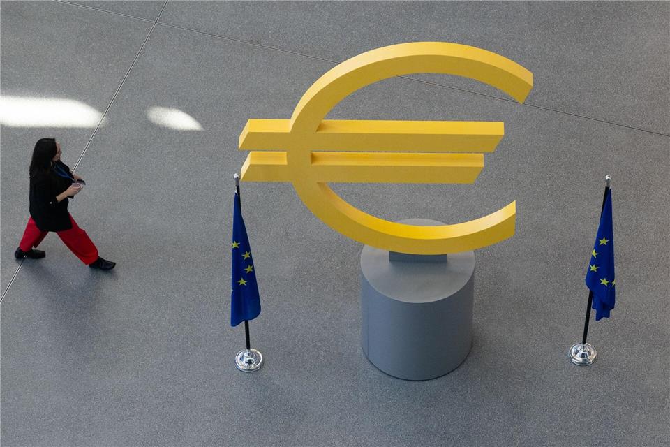 Oberstes Ziel der EZB ist es, für einen stabilen Euro zu sorgen. Hohe Inflationsraten mindern die Kaufkraft von Verbrauchern.Florian Wiegand/dpa