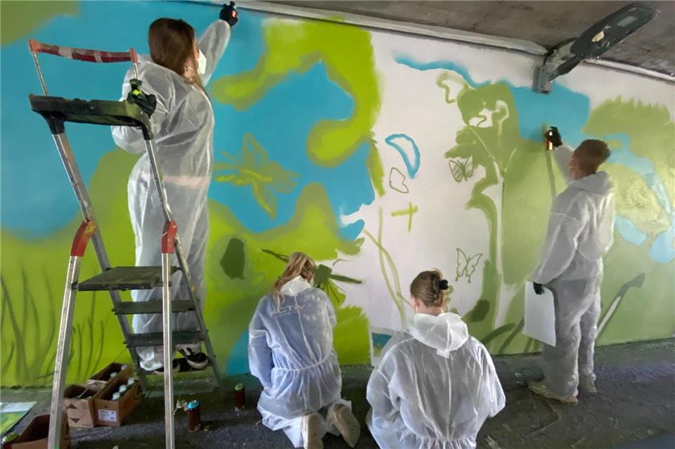 Oberstufenschüler gestalteten die Unterführung des Aa-Radwegs unter dem Nordring neu.