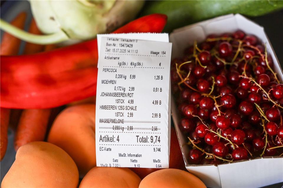 Obst ist in Hessen binnen Jahresfrist teurer und Gemüse etwas billiger geworden. (Symbolbild) Oliver Berg/dpa