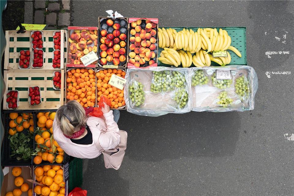 Obst und Gemüse wurden im Jahresvergleich teurer, im Monatsvergleich dagegen günstiger. (Symbolbild)Sebastian Kahnert/dpa