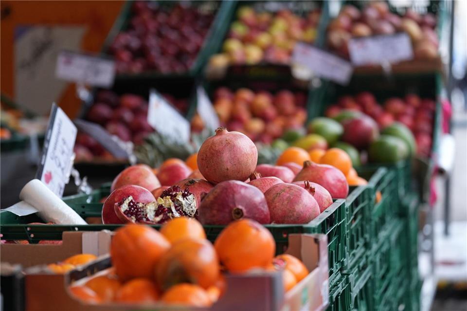 Obst war im Januar in MV im Schnitt deutlich teurer als vor einem Jahr, Gemüsepreise stiegen nur leicht. (Symbolbild)Marcus Brandt/dpa