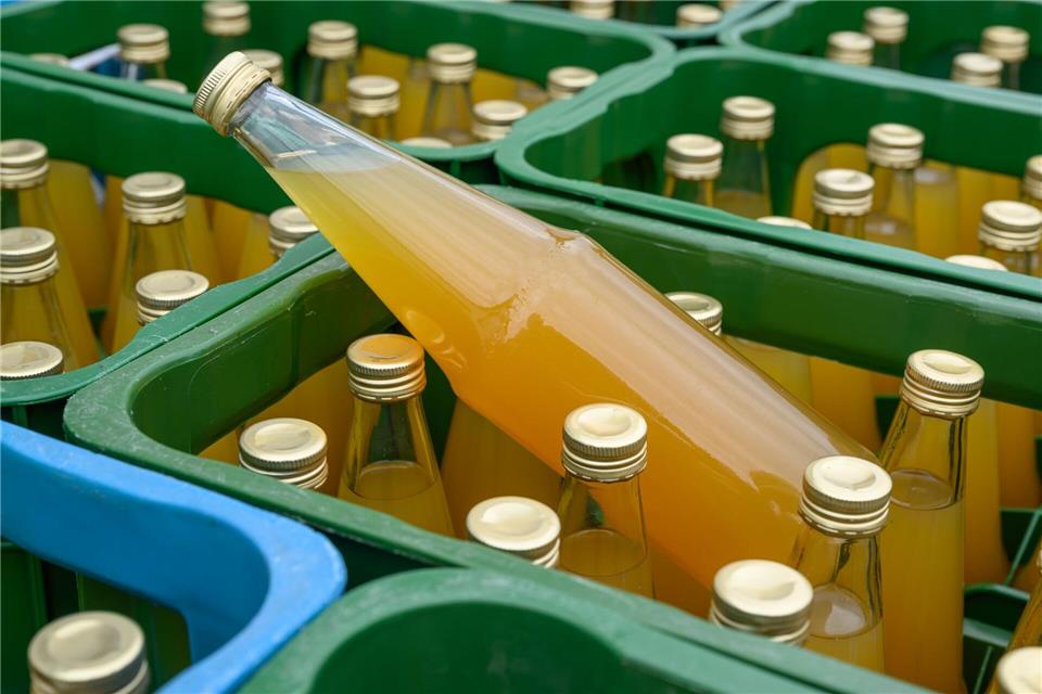 Obstsäfte haben besonders viel Zucker in sich. (Symbolbild)Patrick Pleul/dpa