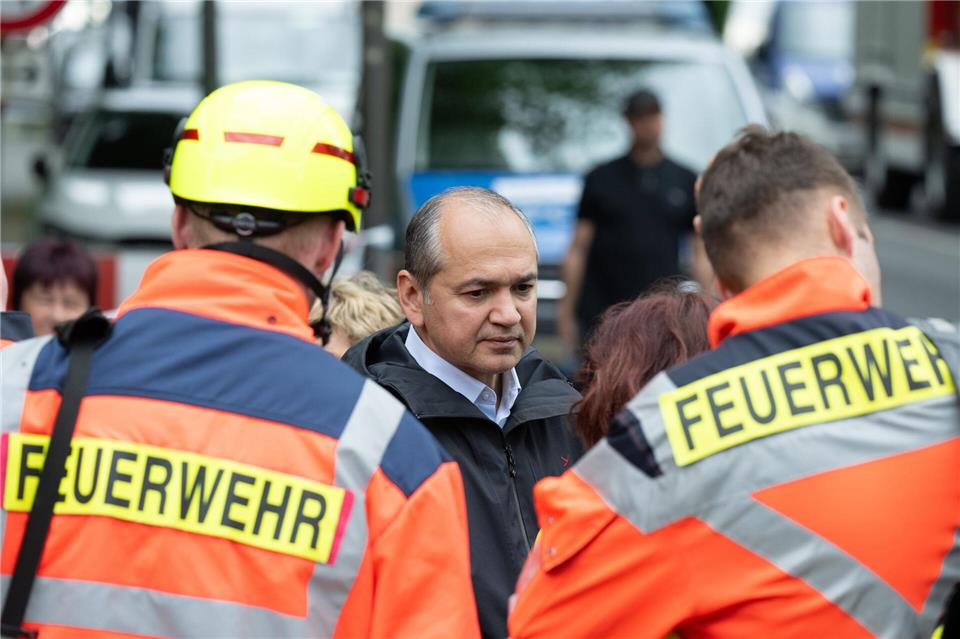 Octavian Ursu (CDU, M), Oberbürgermeister von Görlitz, hat traurige Nachrichten für die Angehörigen. Sebastian Kahnert/dpa