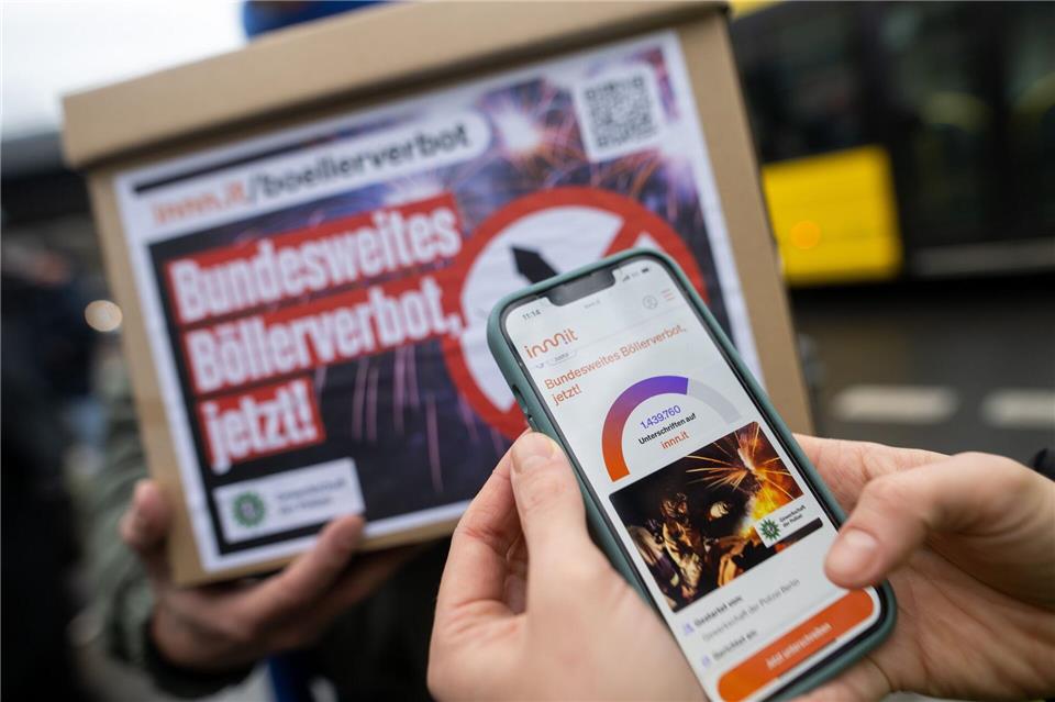 Öffentliche Petitionen im Internet sind eine Möglichkeit für eine Vielzahl von Bürgern, ein Anliegen zu unterstützen. (Symbolbild)Sebastian Christoph Gollnow/dpa