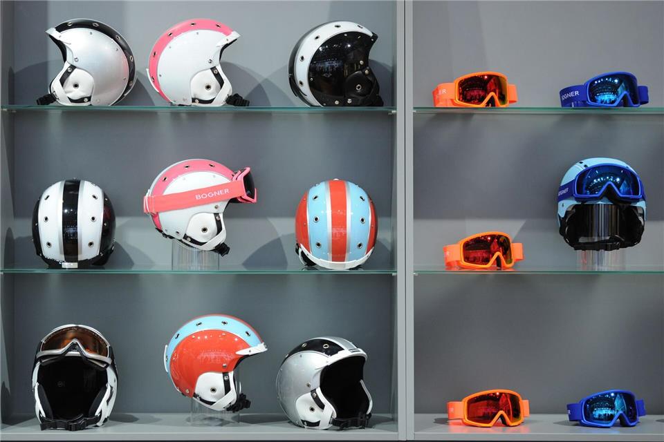 Öfter mal was Neues: Da ein Skihelm durch Feuchtigkeit, Schweiß und UV-Strahlung altert, sollte man ihn nach drei bis fünf Jahren Gebrauch austauschen.Andreas Gebert/dpa/dpa-tmn