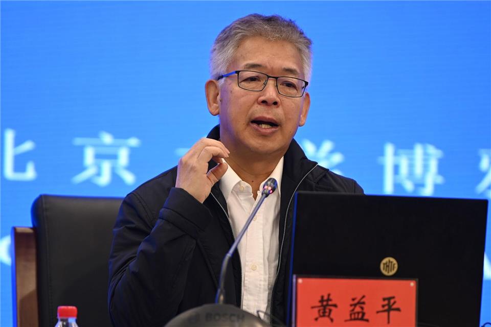 Ökonom Huang Yiping sieht in den neuen Regeln eine Antwort auf internationale Entwicklungen. Johannes Neudecker/pda/dpa