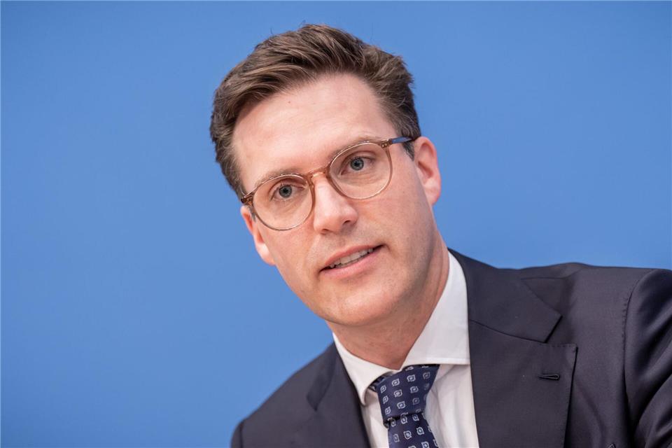 Ölkonzerne dürften sich nicht am Elend bereichern, sagte CDU-Spitzenkandidat Manuel Hagel. (Archivbild)Michael Kappeler/dpa