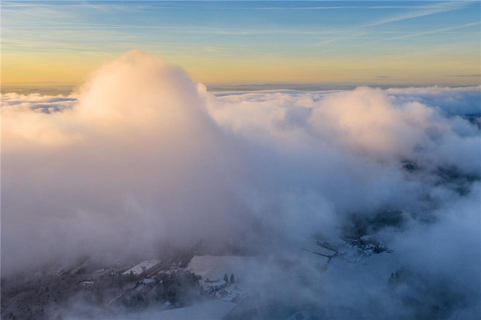 Örtlich kann es glatt werden.Christoph Reichwein/dpa