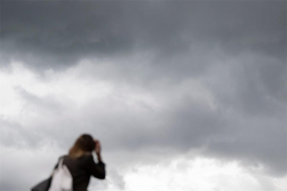 Örtlich soll es schauern. (Archivbild)Marijan Murat/dpa