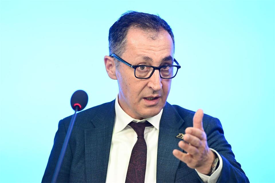 Özdemir ist erst seit ein paar Monaten Ministerpräsident.Bernd Weißbrod/dpa