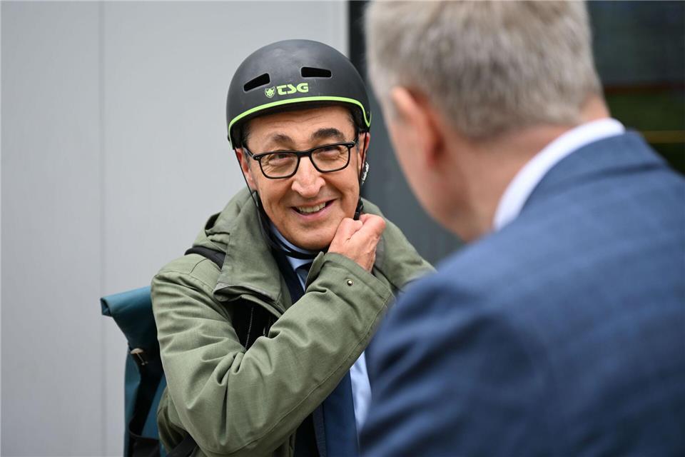 Özdemir kam angeradelt zum Verhandlungstermin.Katharina Kausche/dpa