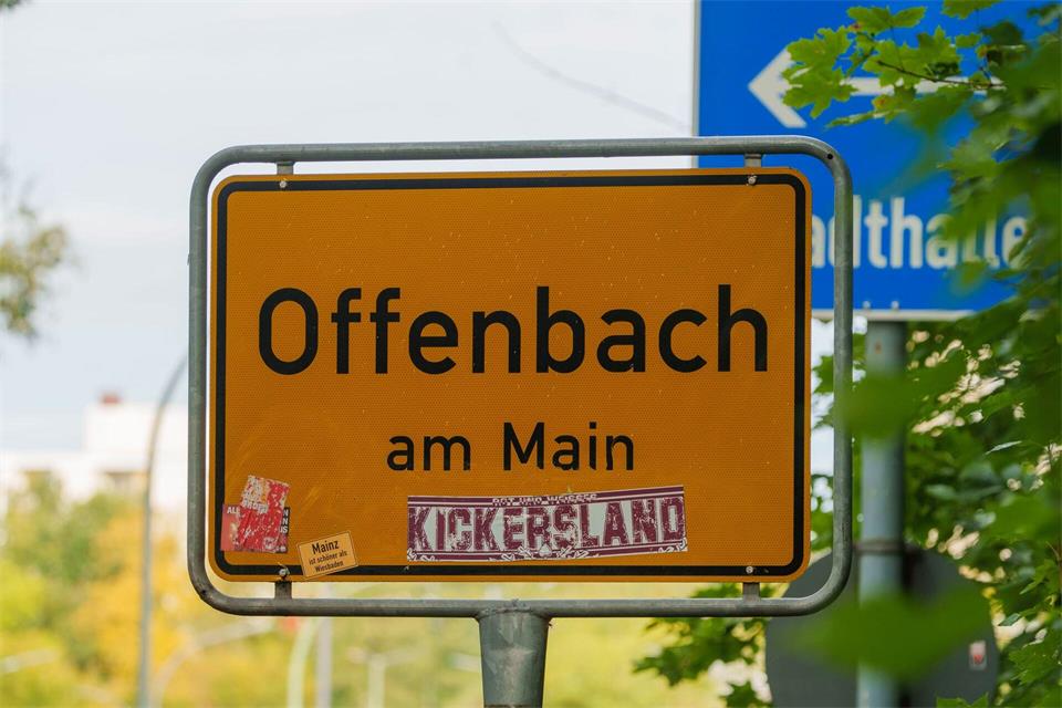 Offenbach liegt in der bundesweiten Auto-Schadenbilanz vorn. (Symbolbild)Andreas Arnold/dpa