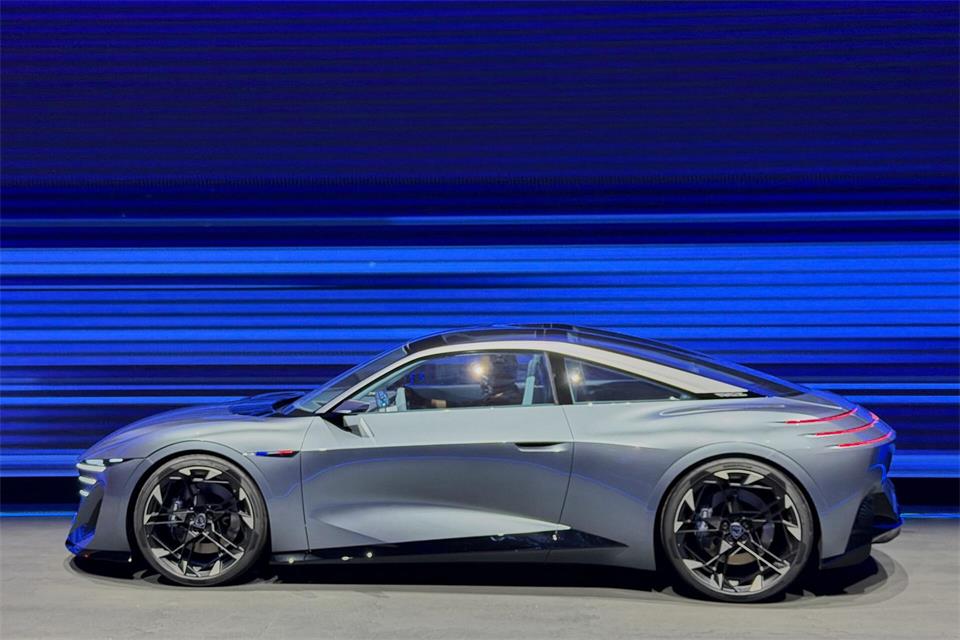 Offensichtlich ist Retro bei einigen Herstellern voll im Trend: Auch Peugeot zitiert mit dem Technologieträger RCZ ein bekanntes Modell der Marke gleichen Namens.Thomas Geiger/dpa-tmn