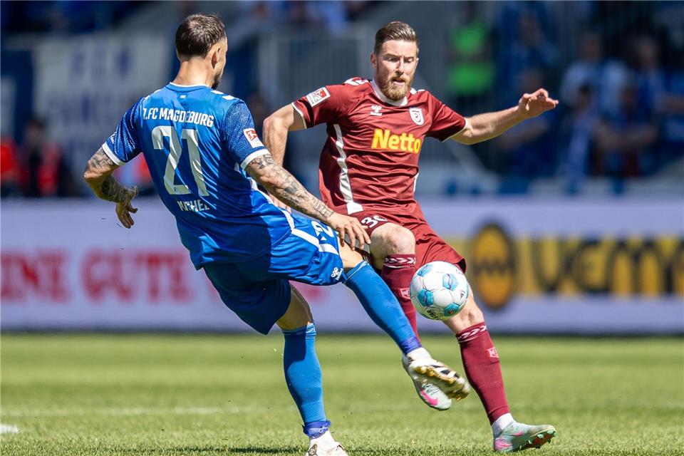 Offensivspieler Christian Kühlwetter (r) wechselt zum 1. FC Saarbrücken. (Archivbild)Andreas Gora/dpa