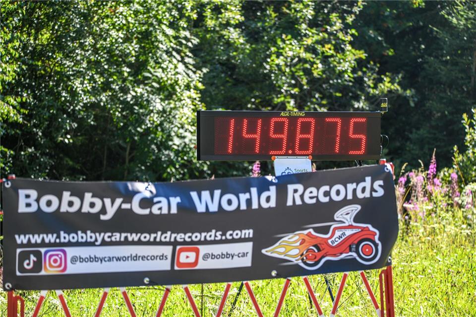 Offiziell gemessen: Mit 149,875 Kilometern pro Stunde ist Marcel Paul mit einem Bobby-Car gerast. Jason Tschepljakow/dpa