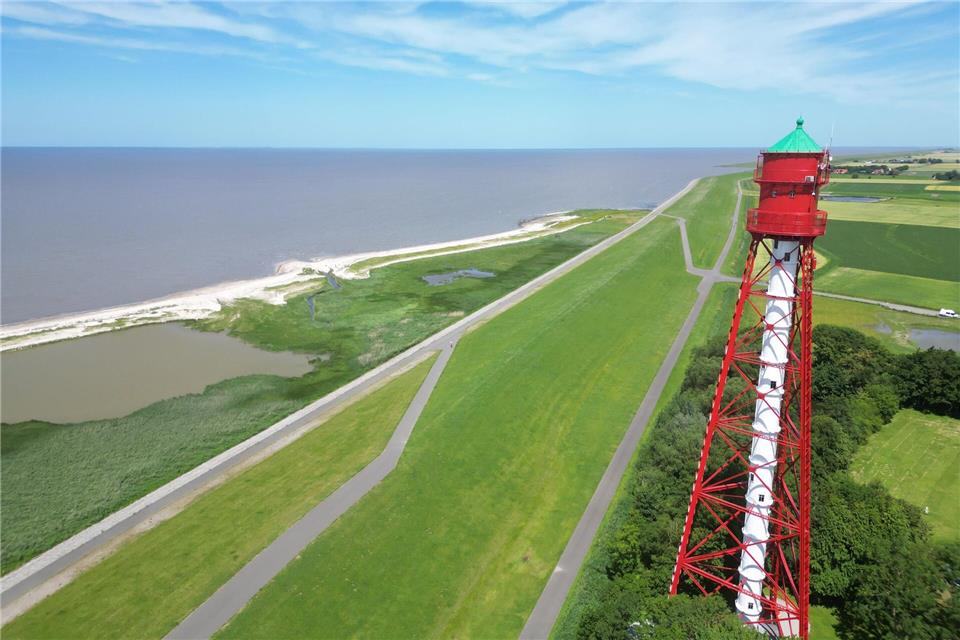 Offiziell misst der Campener Leuchtturm eine Bauwerkshöhe von 65,3 Metern. Lars Penning/dpa