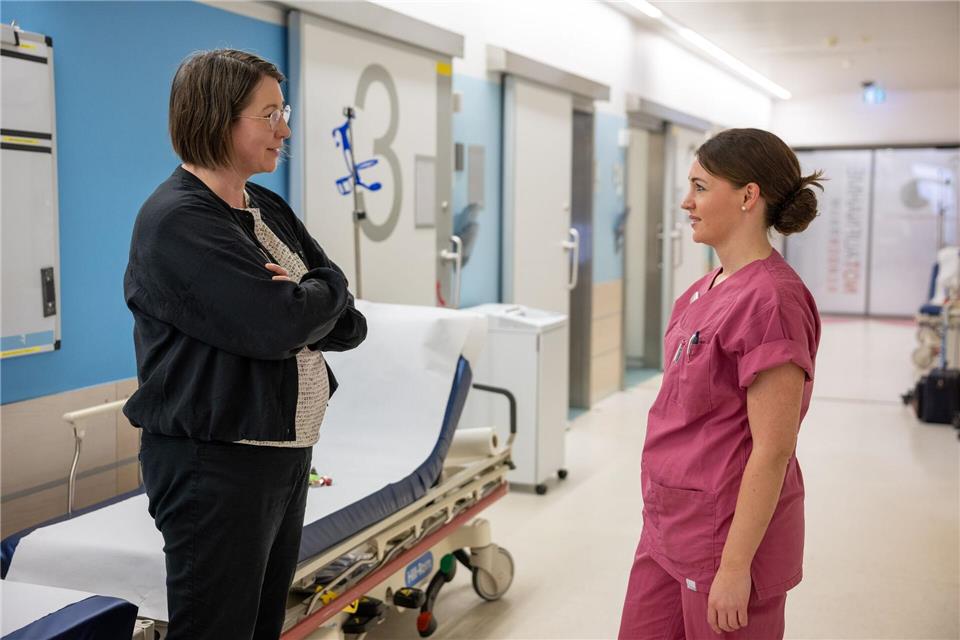 Oft kann schon ein kleines Gespräch helfen.Harald Tittel/dpa