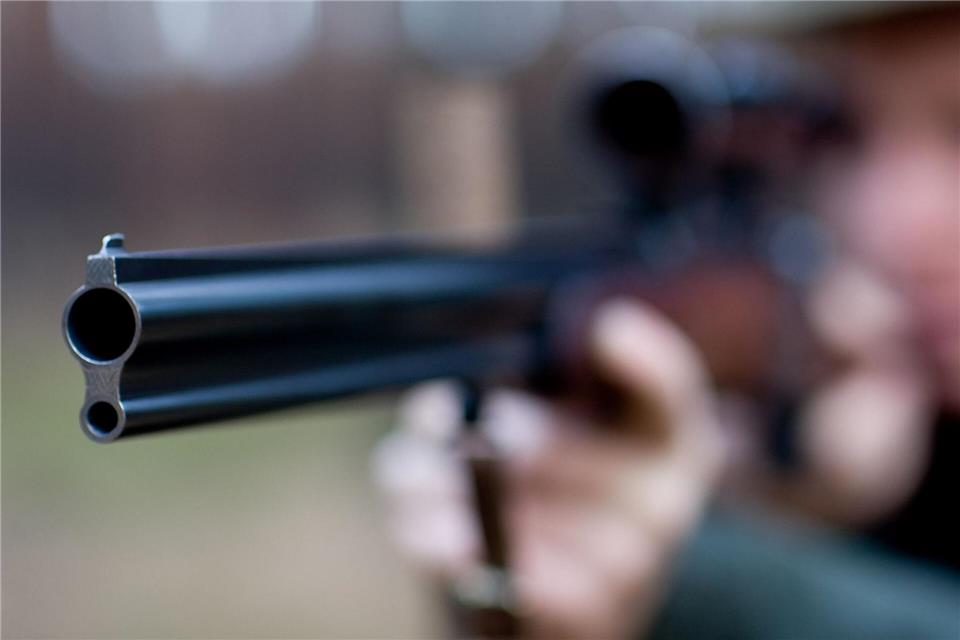 Oft setzen Jagdwilderer Schusswaffen ein. (Symbolbild)Patrick Pleul/dpa-Zentralbild/dpa