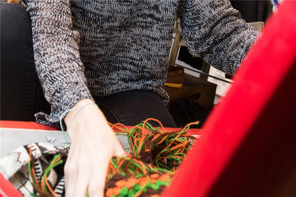 Oft steuerfrei: Wird ausgediente Kleidung online verkauft, fällt darauf regelmäßig keine Steuer an. Der Grund: Gewinn lässt sich damit in der Regel gar nicht mehr erzielen.Franziska Gabbert/dpa-tmn