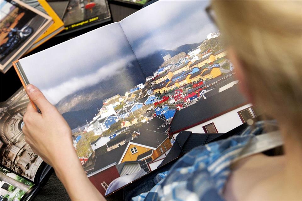 Fotobücher und Fotokalender: Bilder unbedingt optimieren Oh, wie schön! Fotobücher sind beliebte Weihnachtsgeschenke. Mascha Brichta/dpa-tmn