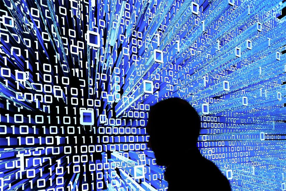 Ohne Digitalisierung und Künstliche Intelligenz ist das Leben heute nicht mehr vorstellbar: Das Saarland will daraus einen Mehrwert ziehen. (Symbolbild) Peter Steffen/dpa