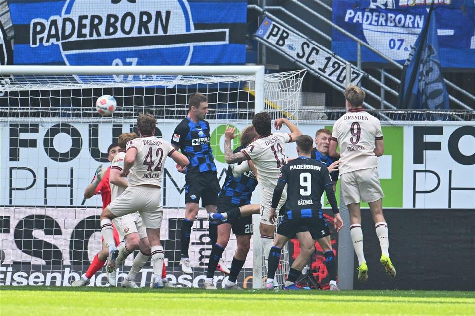 Ohne Gegenspieler nach einer Ecke: Vincent Vermeij sorgte für Dresdens Führung. Swen Pförtner/dpa