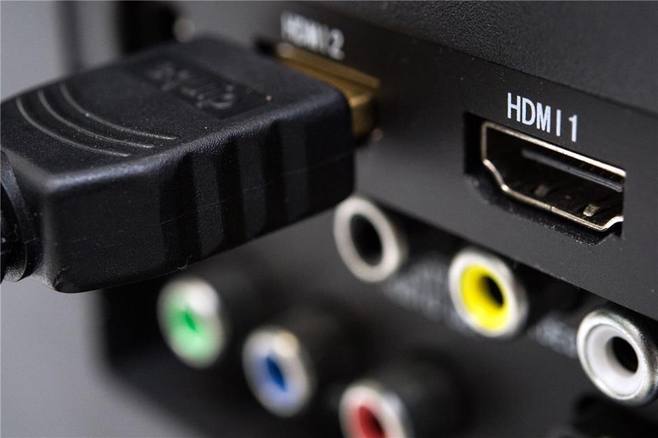 Ohne HDMI-Anschlüsse am Fernseher geht’s nicht: Drei bis vier von ihnen sollten es am TV-Gerät schon sein, empfehlen Experten.Andrea Warnecke/dpa-tmn