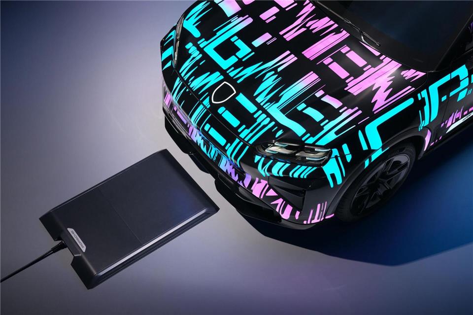 Ohne Kabelsalat: Eine relativ neue Art, seinem E-Auto zu neuer Energie zu verhelfen, ist das induktive Laden.Porsche AG/dpa-tmn