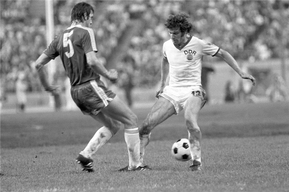 Ohne Niederlage ging es für Wolfram Löwe (r) und die DDR-Nationalmannschaft zur Goldmedaille. (Archivbild)Werner Schulze/dpa