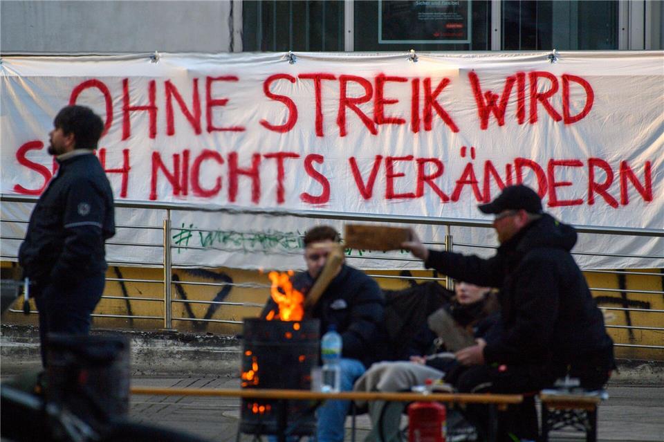 „Ohne Streik keine Veränderung“: Verdi legt Nahverkehr, wie hier in Magdeburg,  in mehreren Bundesländern lahmKlaus-Dietmar Gabbert/dpa