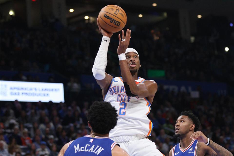Oklahoma City Thunders Shai Gilgeous-Alexander war mit 30 Punkten erneut der Mann des Spiels gegen die Golden State Warriors.Nate Billings/AP/dpa