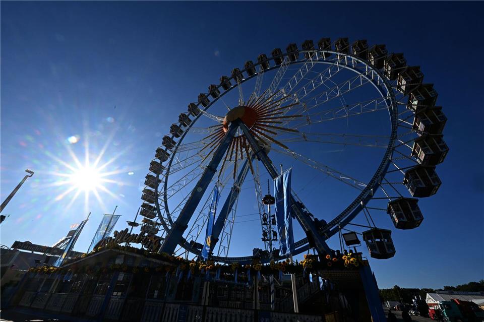 Oktoberfest-Vorgeschmack: Sonne strahlt beim Rundgang über die WiesnFelix Hörhager/dpa