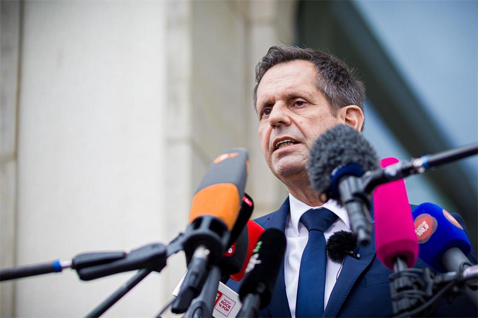 Olaf Lies, Ministerpräsident von Niedersachsen, schaut mit Sorge auf das starke Ergebnis der AfD in Sachsen-Anhalt (Archivbild)Moritz Frankenberg/dpa