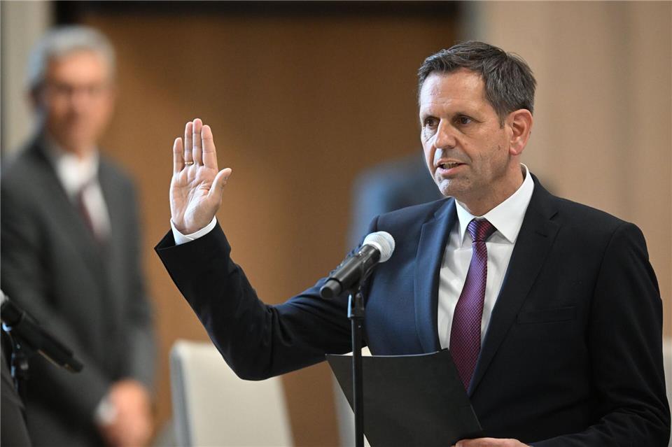Olaf Lies wurde am 20. Mai 2025 als neuer Ministerpräsident und Nachfolger von Stephan Weil vereidigt. (Archivbild)Julian Stratenschulte/dpa