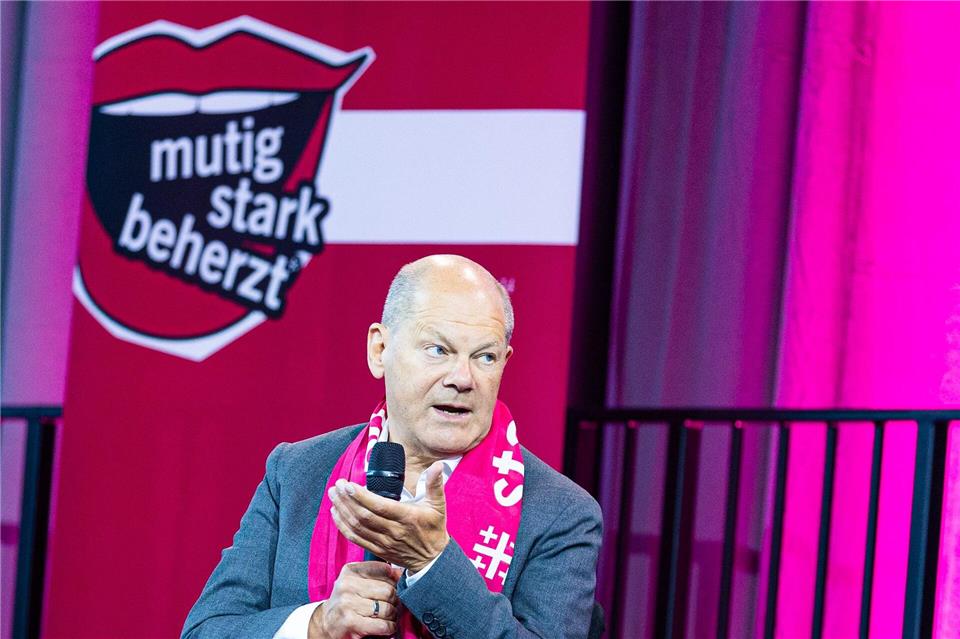 Olaf Scholz spricht auf dem Kirchentag in Hannover auch über seine Wehrdienstverweigerung. Moritz Frankenberg/dpa