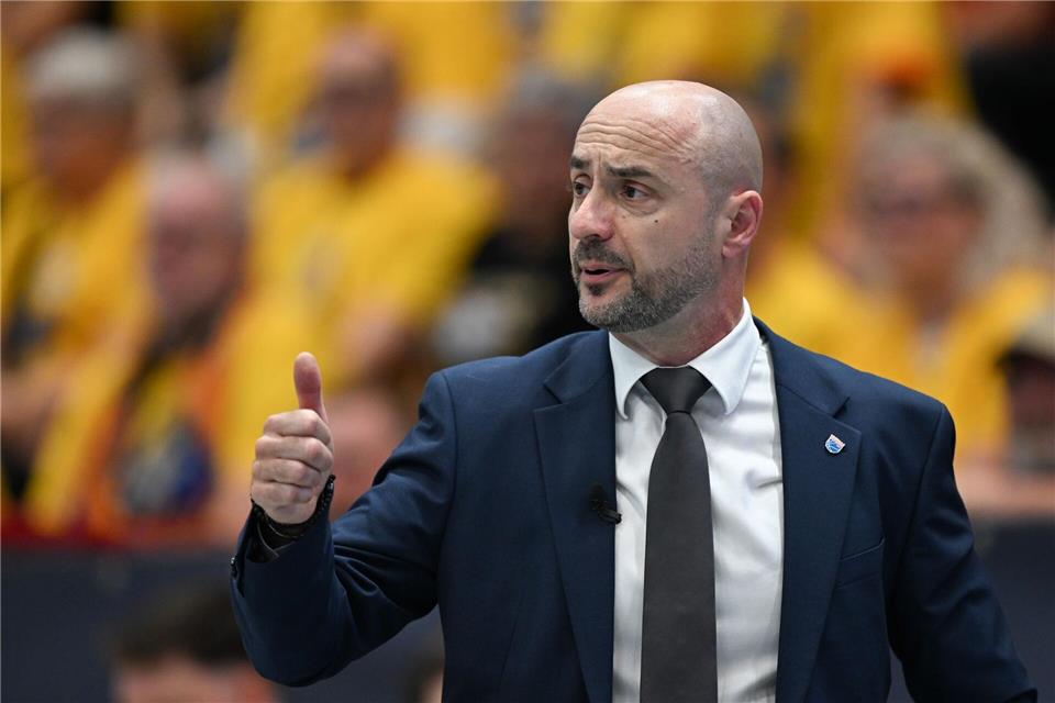 Oldenburgs Trainer Milenko Bogicevic bekommt mit Nate Johnson eine weitere Verstärkung. (Archivbild)Hendrik Schmidt/dpa