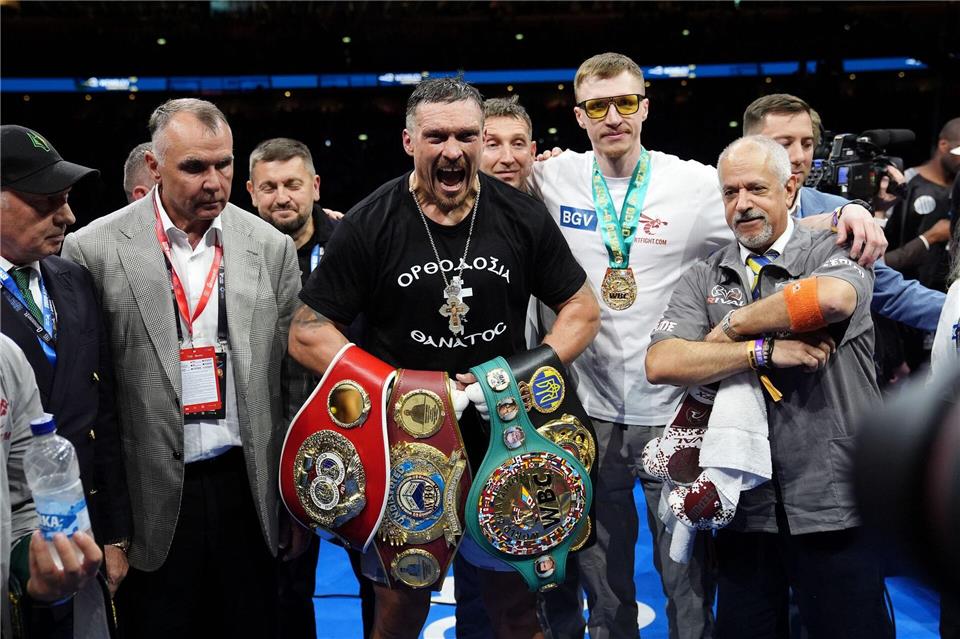 Oleksandr Usyk hält jetzt die Titel der Verbände WBA, WBO, WBC und IFB.Bradley Collyer/PA Wire/dpa