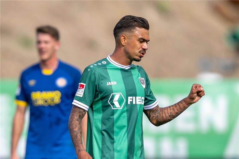 Münster siegt mit Spielfreude gegen Braunschweig Oliver Batista-Meier jubelt nach seinem zweiten Saisontor.David Inderlied/dpa